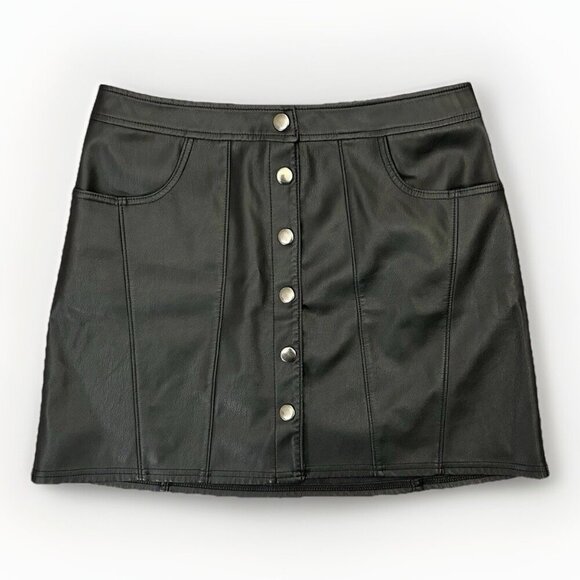 Express Women's Faux Leather Skirt Size 6 Black Front Button Closure Pockets - Picture 1 of 11